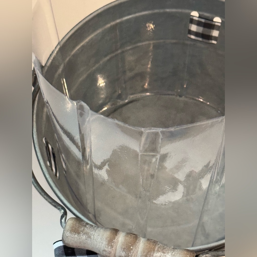 🔥Clearance- NWT Burton+Burton Metal Galvanized Bucket With Checkered Ribbon - Picture 4 of 12